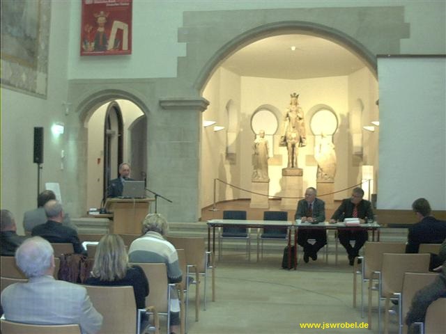 Im Kaiser-Otto-Saal des Kulturhistorischen Museums Magdeburg am 13. Mrz 2006 beim Referat "Jehovas Zeugen und die 'Internationale Bibelforscher-Vereinigung' in Magdeburg und ihre Verfolgung im Nationalsozialismus". (Foto: Johannes S. Wrobel, 2006, Public Domain)