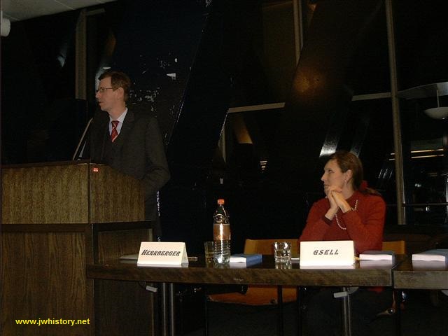 Kriegsdienstverweigerung aus religisen Grnden. Glaubenszeugnisse und Wrdigung der Opfer. Colloquium-Buchprsentation im Juridicum der Universitt Wien, 11. Mrz 2005. (c) 2005 Johannes S. Wrobel